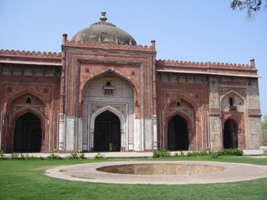 Пурана Кила. Мечеть